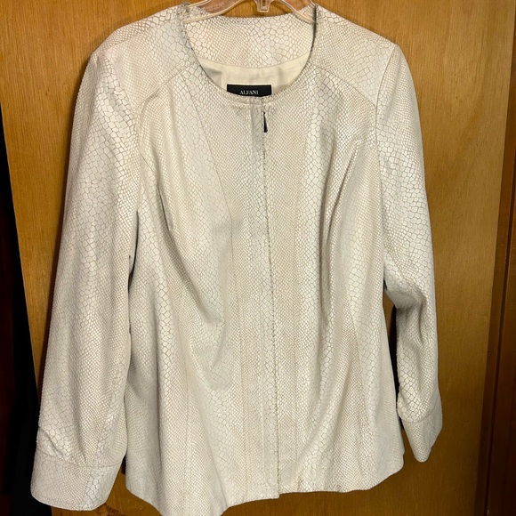Alfani women‎ white leather jacket.  Size 1X - Picture 1 of 10